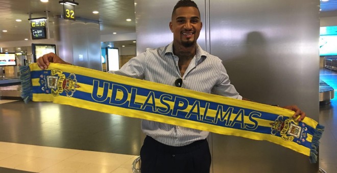 Kevin-Prince Boateng a su llegada al aeropuerto de Las Palmas. /@UDLP_Oficial