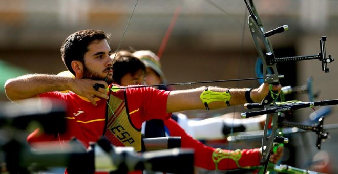 El español Juan Rodríguez se dispone a lanzar una flecha en la competición de tiro con arco. /EFE
