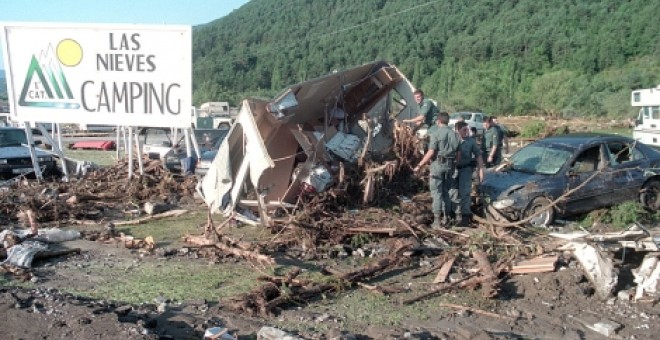 Aspecto del camping tras la riada que inundó y arrasó la zona. EFE