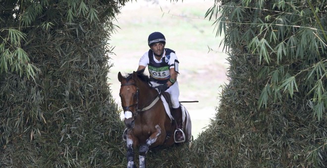 El jinete español Albert Hermoso durante la carrera de campo a través. /REUTERS