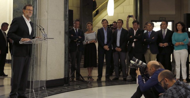 El presidente del PP, Mariano Rajoy,durante su comparecencia ante los medios tras la reunión que mantuvo en el Congreso de los Diputados con el líder de Ciudadanos, Albert Rivera.EFE.EFE/Ballesteros
