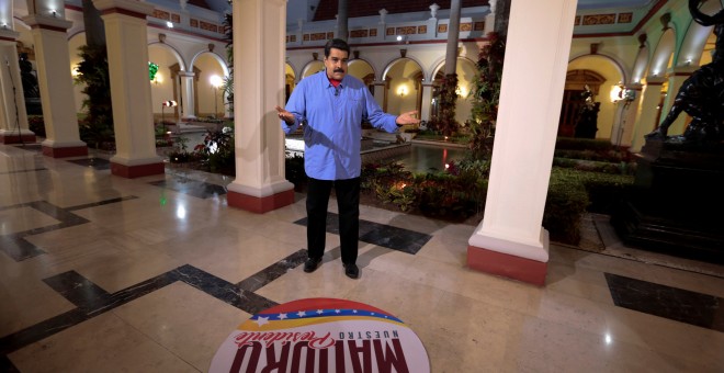 El presidente de Venezuela, Nicolas Maduro, durante su programa de televisión 'En contacto con Maduro'. REUTERS