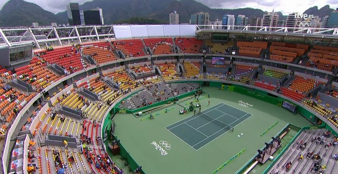 Vista de la pista central del centro olímpico de tenis.