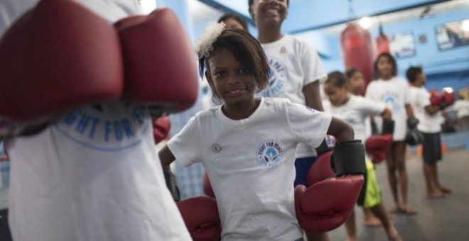 Niños en la escuela de boxeo/REUTERS