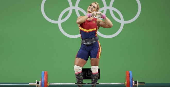 Lidia Valentín hace su famoso gesto del corazón. /REUTERS