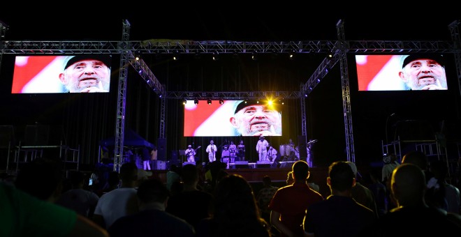 Retratos de Fidel Castro en el escenario del concierto celebrado en La Habana para celebrar el cumpleaños del expresidente cubano. REUTERS/Alexandre Meneghini