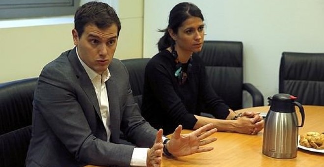 Albert Rivera junto a su jefa de gabinete, María Castiella.- EFE