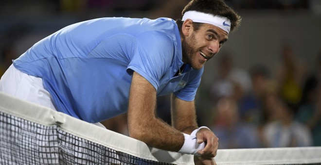 El argentino, Juan Martín del Potro, extenuado tras el partido. REUTERS/Toby Melville