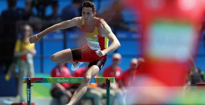 Sergio Fernández, durante los 400 metros vallas. EFE/Marcelo Sayão