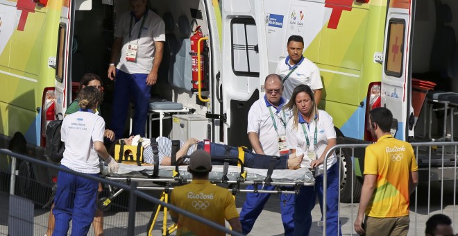 Una mujer es trasladada al hospital después de quedar herida por la caída de una cámara aérea suspendida a 20 metros de altura en los Juegos de Río/REUTERS