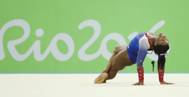Momento del ejercicio de suelo de la estadounidense Simone Biles. /REUTERS