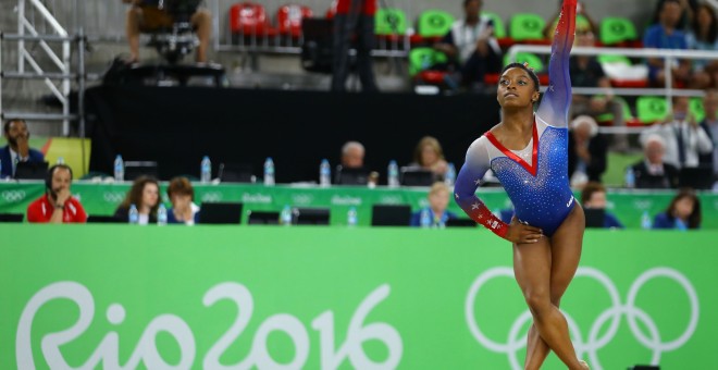 Simona Biles es la tercera deportista más laureada de estos Juegos. REUTERS/Mike Blake