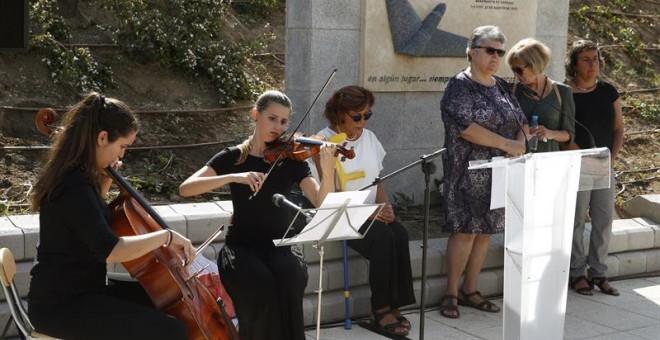 Imagen del Homenaje celebrado en Madrid, en el que se ha realizado un concierto de cuerda en honor a las víctimas de Spanair/EFE