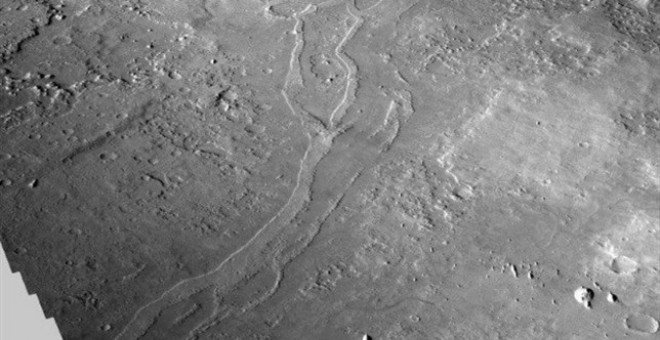 La aparición de ríos fósiles apoya la existencia de un ambiente cálido y húmedo hace miles de millones de años en Marte. NASA