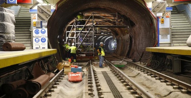 Obras de mejora de la Línea 1 de Metro en la estación de Tribunal. Los trabajos de mejora que afectan a 25 de sus 33 estaciones. EFE/J.P.Gandul