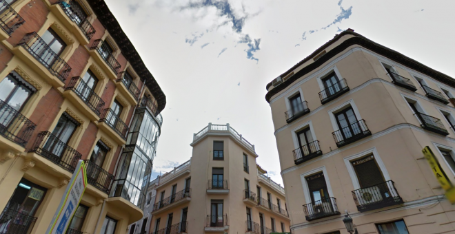 La calle Amor de Dios de Madrid en su cruce con Moratín, a la altura de la calle Atocha, junto a la parada de metro de Antón Martín.