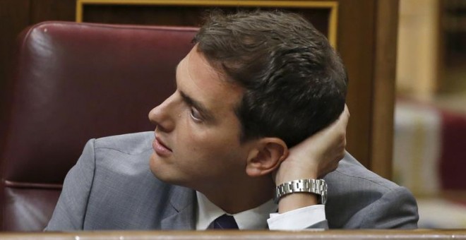 El presidente de Ciudadanos, Albert Rivera, durante la tercera sesión del debate de investidura, hoy en el Congreso de los Diputados. EFE/Kiko Huesca