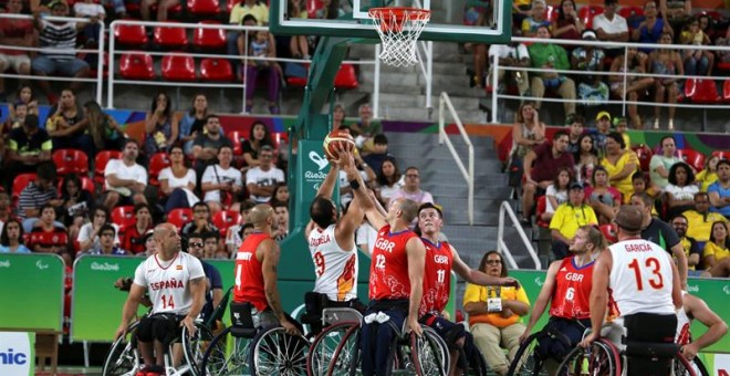 La selecciones de España y Gran Bretaña de baloncesto en silla de ruedas se enfrentan en semifinales. /EFE