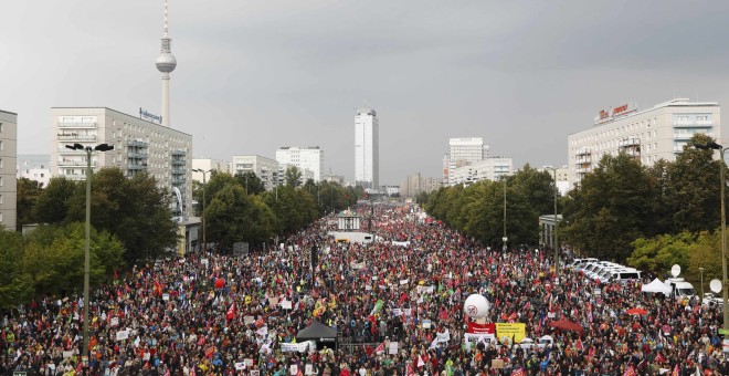 Las calles de Berlín se han llenado de manifestantes contra el TTIP y el CETA. REUTERS/Fabrizio Bensch