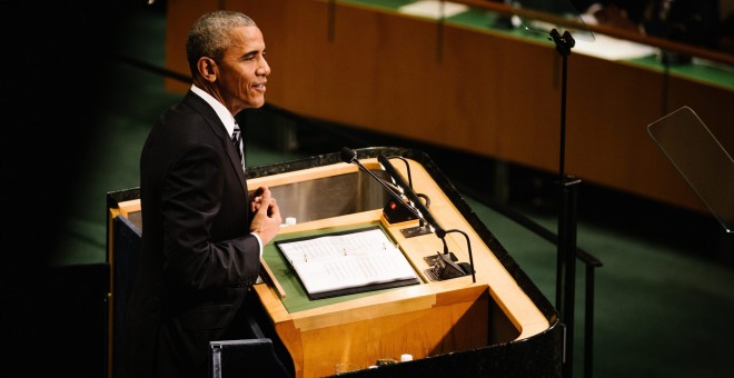 El presidente de EE.UU., Barack Obama (i), ofrece un discurso hoy, martes 20 de septiembre de 2016, durante el debate general de la 71 sesión de la asamblea general de la Organización de las Naciones Unidas (ONU) en Nueva York (EE.UU.). EFE/ ALBA VIGARAY