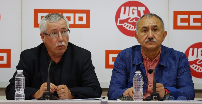 Los secretarios generales de UGT, Pepe Álvarez, y de CCOO, Ignacio Fernández Toxo. EFE/J.P.Gandul