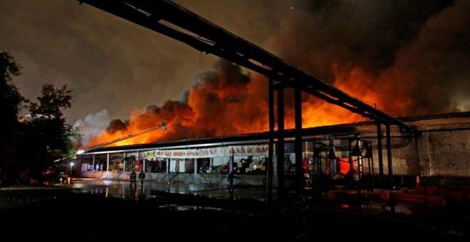 El taller de producción de vajilla de plástico en Moscú donde ha tenido lugar el incendio.- EFE