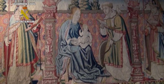 El tapiz muestra tres figuras de santos cuya coincidencia en una obra de arte remite sin dudas a la antigua catedral del prepirineo oscense.
