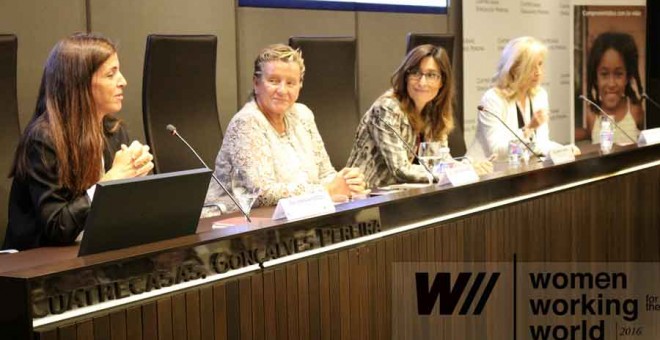 De izquierda a derecha, Mariana Norton, María José Álvarez, Nuria Vilanova, la moderadora, y María Dolores Dancausa, en la mesa sobre liderazgo empresarial en materia de género. / Twitter de Cuatrecasas