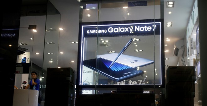 Un anuncio del Samsung Galaxy Note 7 en una tienda de móviles en Hanoi (Vietnam). REUTERS/Kham