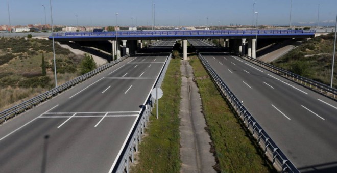 Imagen de una de las autopistas radiales de Madrid, en quiebra. EFE