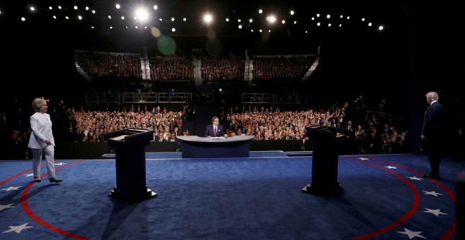 Hillary Clinton y Donald Trump llegan al debate presidencial en la Universidad de Las Vegas, en Las Vegas, Nevada. REUTERS/Joe Raedle