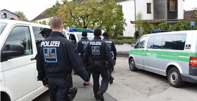 Agentes de Policía en la vivienda donde se produjo el tiroteo en la lolidad de Georgensgmünd. /BILD