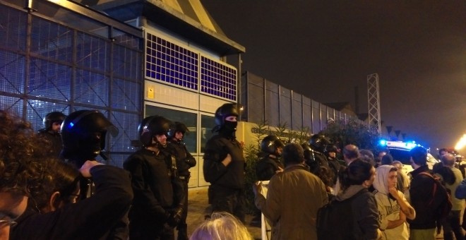 Protesta por el cierre del CIE de Barcelona. / Twitter