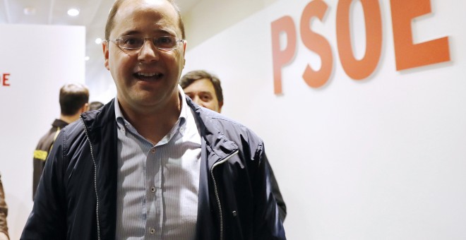 El exsecretario de Organización y líder del PSOE riojano, César Luena, a su salida del Comité Federal del PSOE. EFE