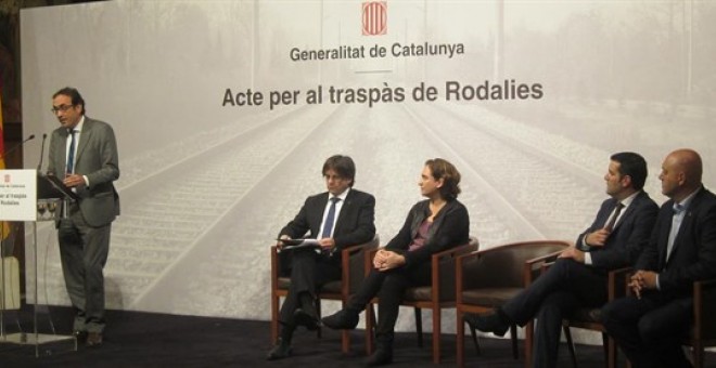 El conseller de Territorio y Sostenibilidad, Josep Rull, durante su discurso en acto por el traspaso de Rodalies./ EP