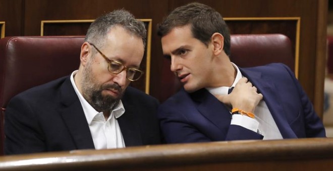 El presidente de Ciudadanos, Albert Rivera (d), y el portavoz parlamentario de la formación, Juan Carlos Girauta (i). /EFE