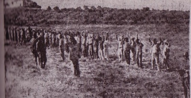 Grupo de campesinos de Fernán Núñez (Córdoba) esperando su fusilamiento.