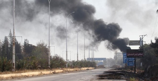 Una columna de humo tras la explosión de Alepo. / Europa Press