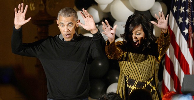 Barack Obama y su mujer bailan 'Thriller' durante su última celebración de Halloween en la Casa Blanca.