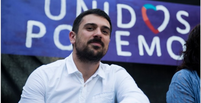 El portavoz de Podemos en el Senado y candidato de Juntas Podemos a las primarias para renovar la dirección de su partido en la Comunidad de Madrid, Ramón Espinar. IRENE LINGUA