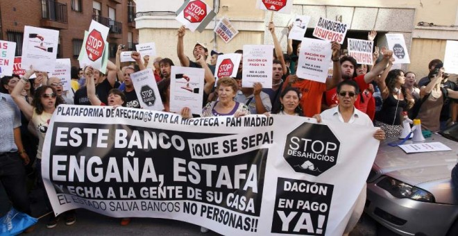 Foto de archivo de una protesta callejera contra un desahucio. / EFE