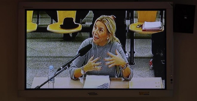 Monitor de la sala de prensa de la sede de la Audiencia Nacional en San Fernando de Henares, con la declaración de Isabel Jordán, gestora de varias empresas de la trama Gürtel y considerada colaboradora estrecha de su cabecilla, Francisco Correa. EFE/Chem