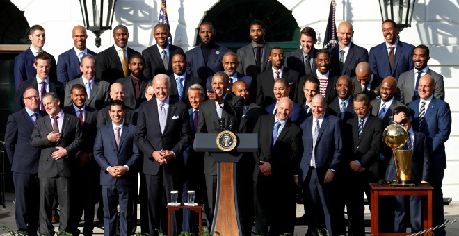 El presidente de EEUU, Barack Obama, recibe a los Cleveland Cavaliers, vigentes campeones de la NBA. /REUTERS