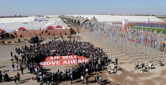 Una protesta de Greenpeace frente a la Cumbre del Clima que se celebró en Marrakech. REUTERS