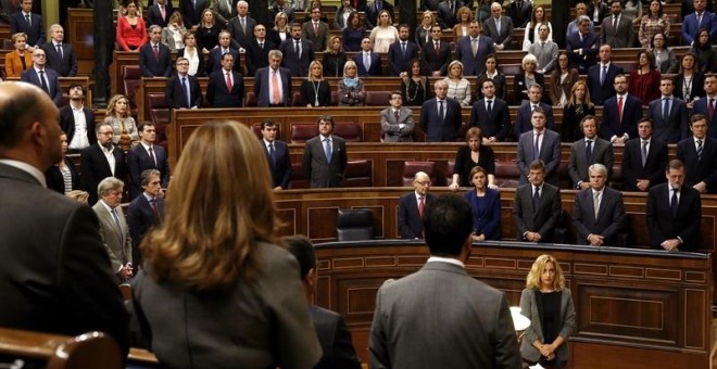 El Congreso de los Diputados guarda un minuto de silencio en memoria de la exalcaldesa de Valencia y senadora, Rita Barberá, fallecida esta mañana en Madrid de un infarto. EFE/Sergio Barrenechea