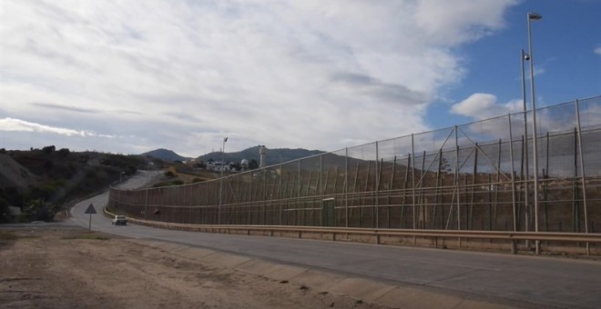 Amnistía denuncia expulsiones, abusos policiales y malas condiciones en los CETI de Ceuta y Melilla. / Europa Press