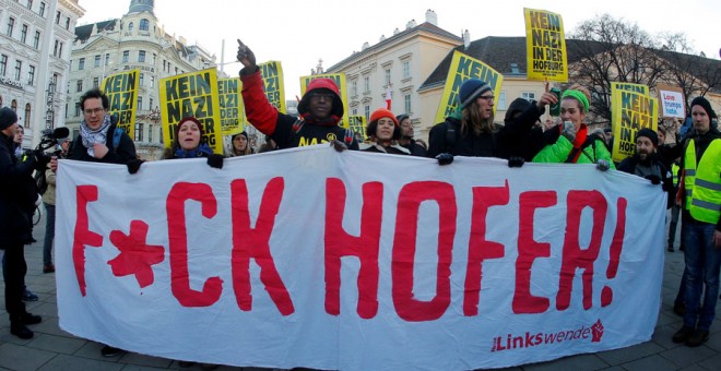 Una manifestación contra Hofer en Viena este sábado. REUTERS/Heinz-Peter Bader
