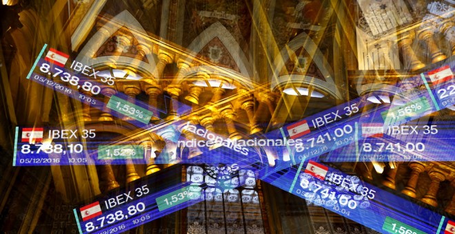 Fotocomposición de los paneles informativos con la cotizacion del Ibex 35 en la Bolsa de Madrid. EFE/J.P. Gandul