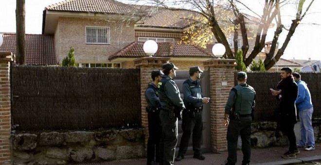 Al menos 235 detenidos vinculados con la red que defraudaba a ciudadanos chinos desde chalés. EFE/Javier Lizón