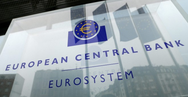 El logo del BCE a la entrada de su sede en Fráncfort. REUTERS/Ralph Orlowski